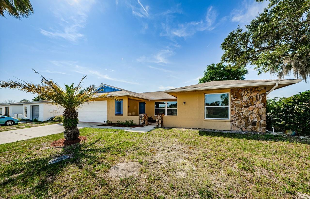 7112 Vista Way - Photo 2 of 32