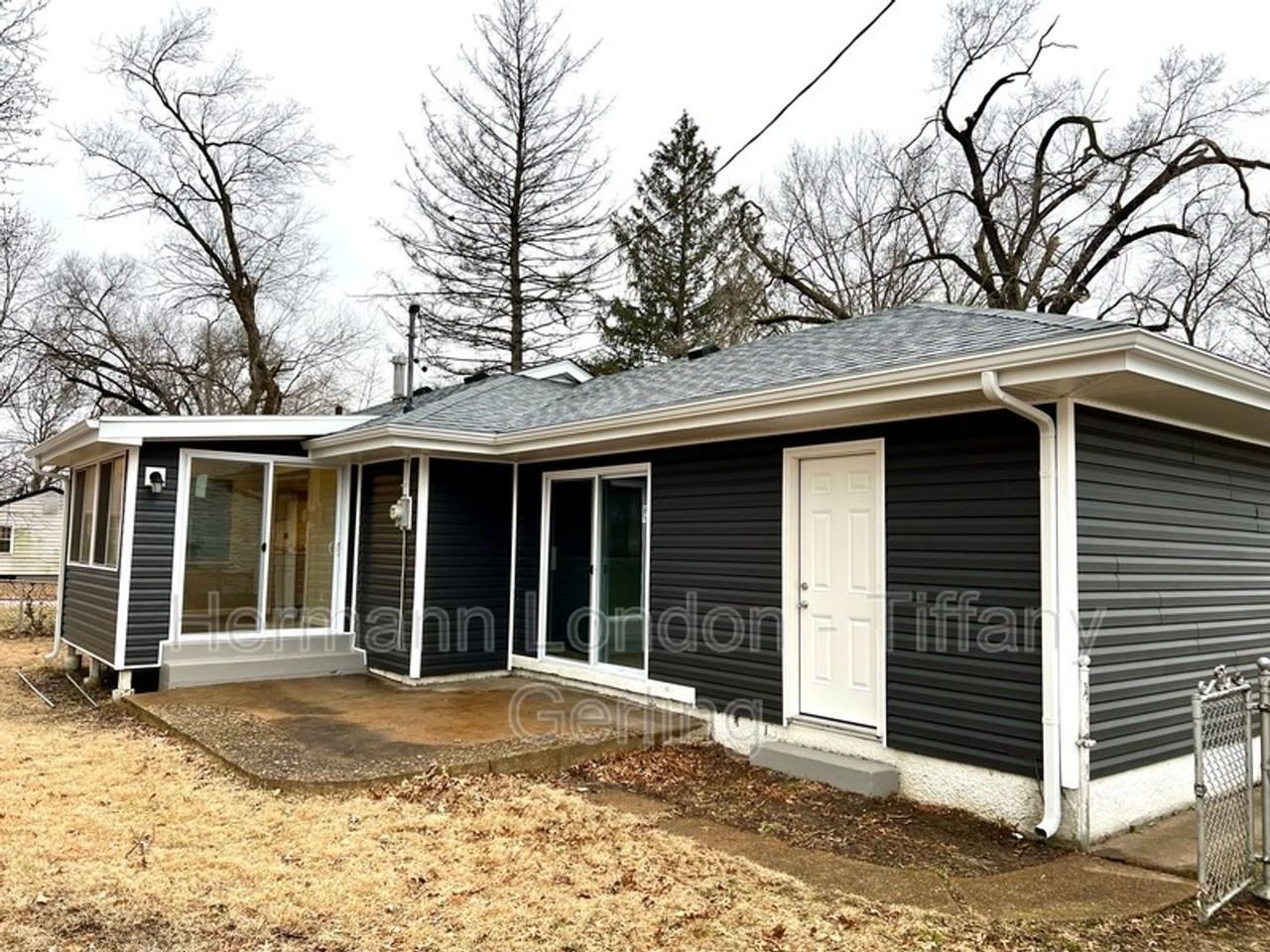 10116 Dwight Dr - Photo 2 of 20