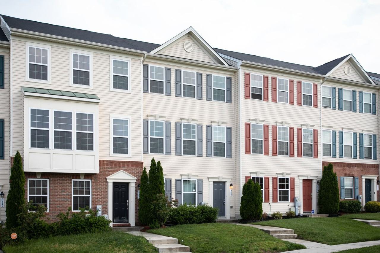 827 Wingsail Ct - Photo 3 of 38