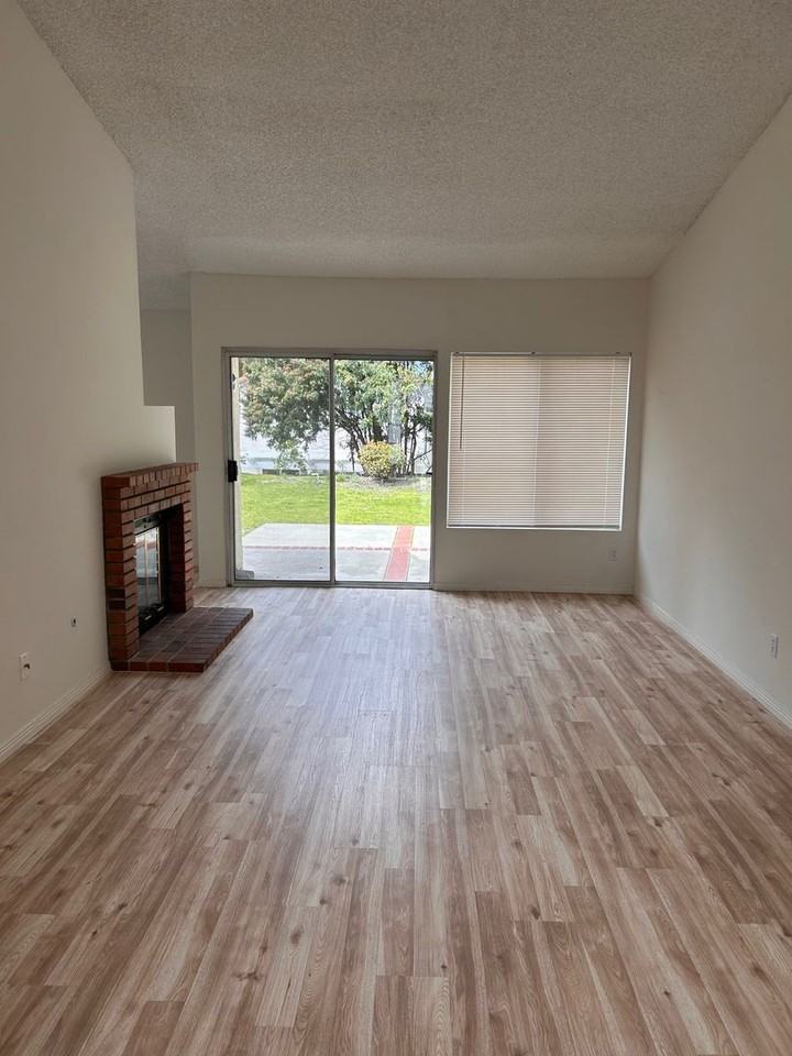 885 Pinewood Dr - Photo 3 of 14