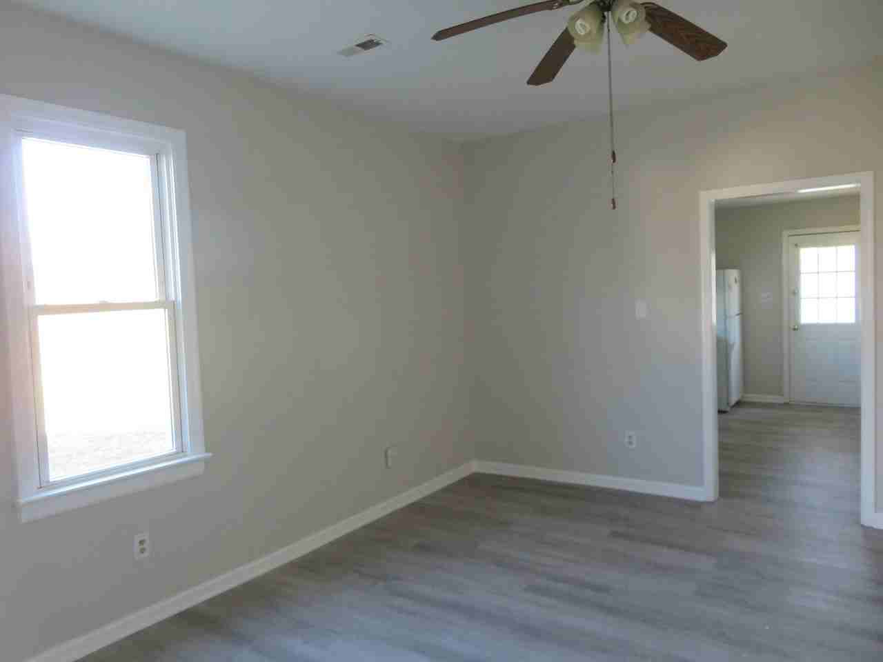 147 Witten St - Photo 5 of 21