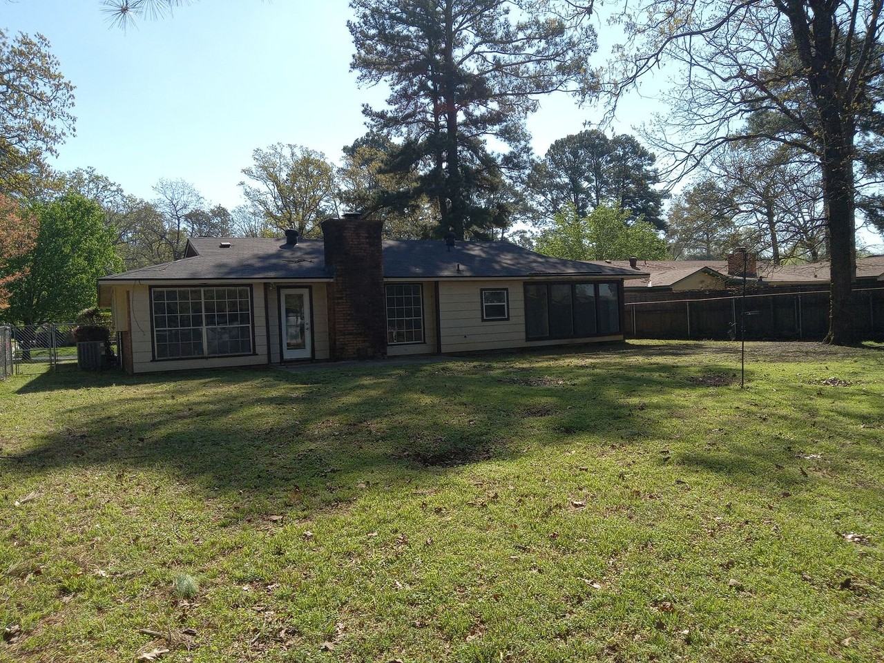 125 Chimney Ln - Photo 2 of 18