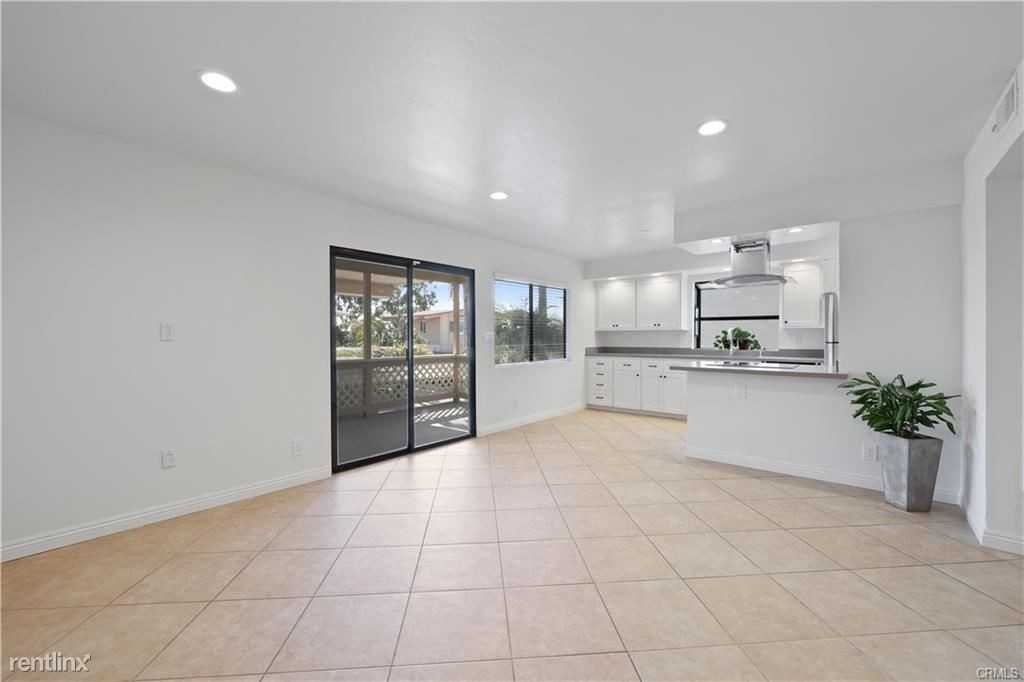 454 Seaward Rd - Photo 3 of 10