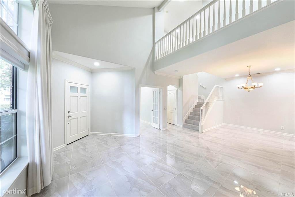 63 Anjou - Photo 3 of 10