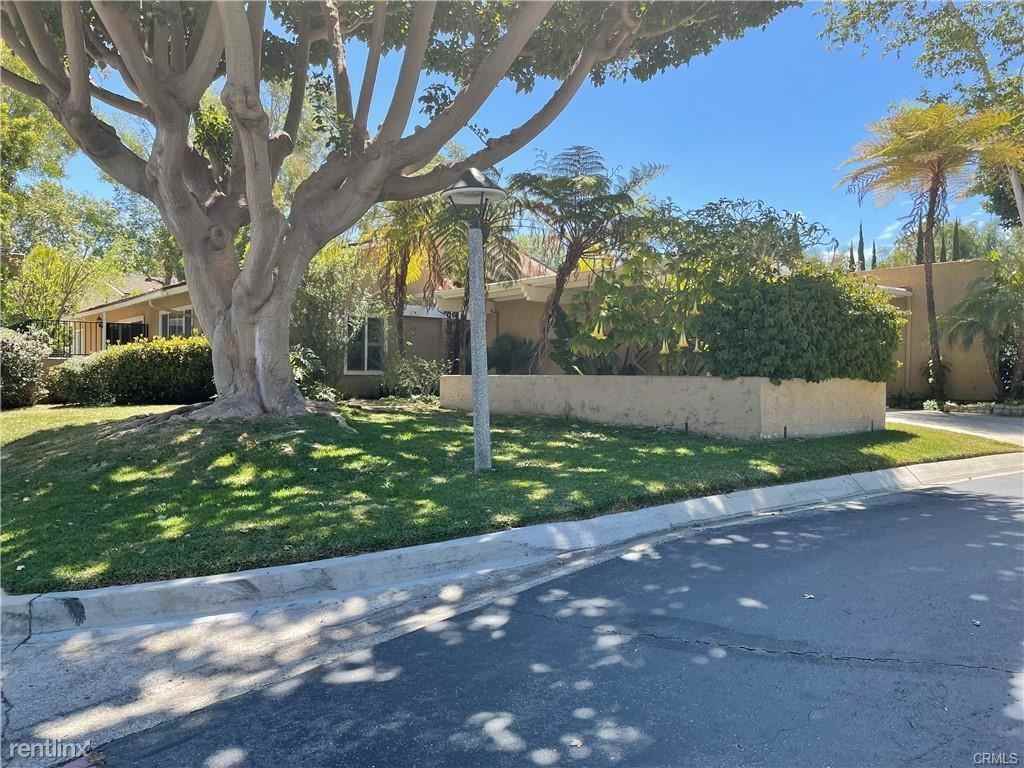 2701 Vista Umbrosa - Photo 2 of 4