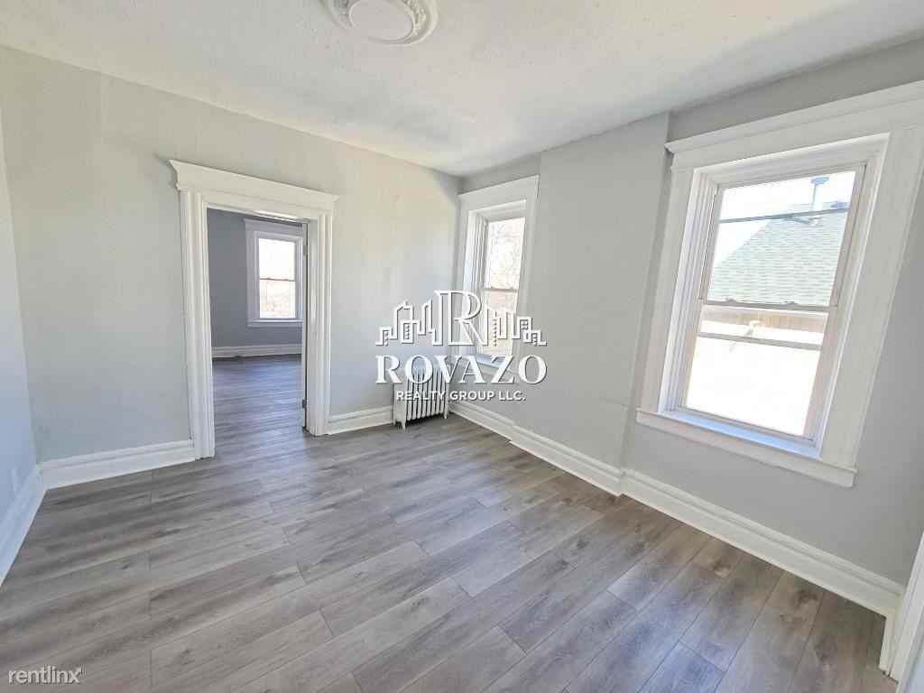 16 Duryea St - Photo 3 of 7