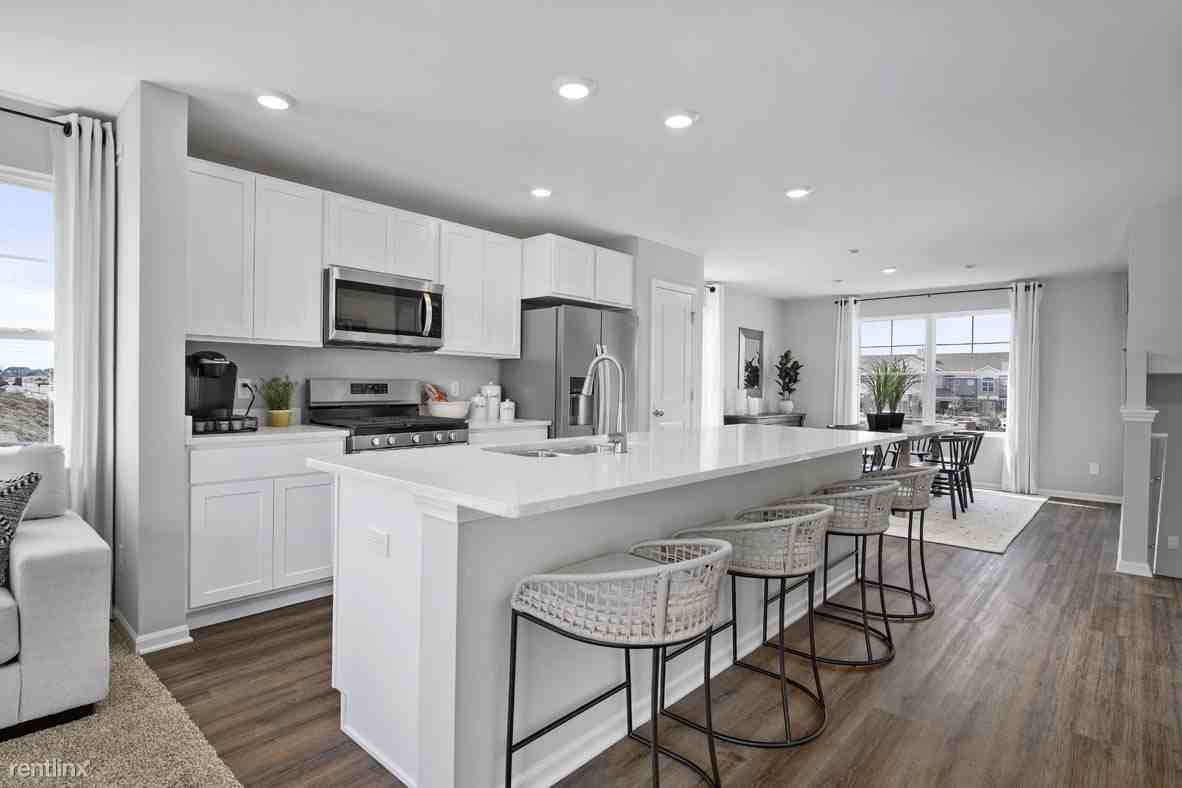 8688 Larkspur Ln - Photo 3 of 13