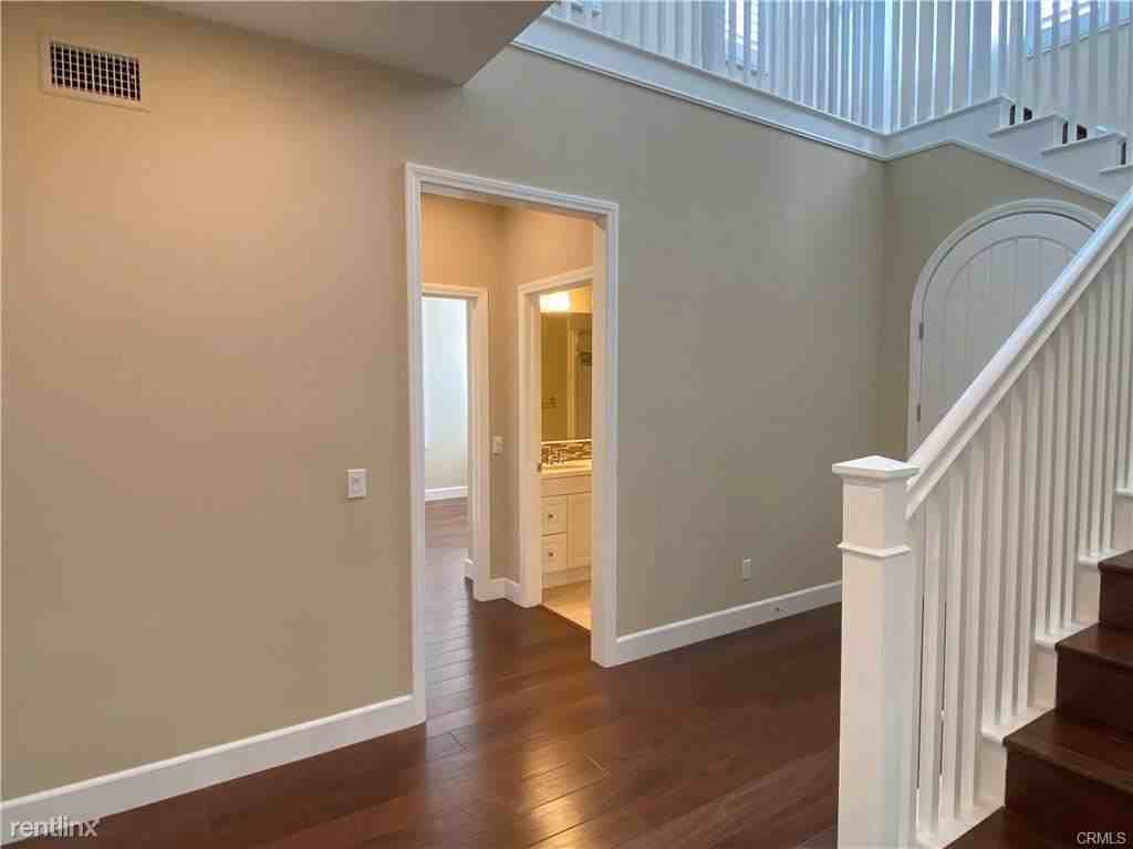 119 Saybrook - Photo 2 of 11