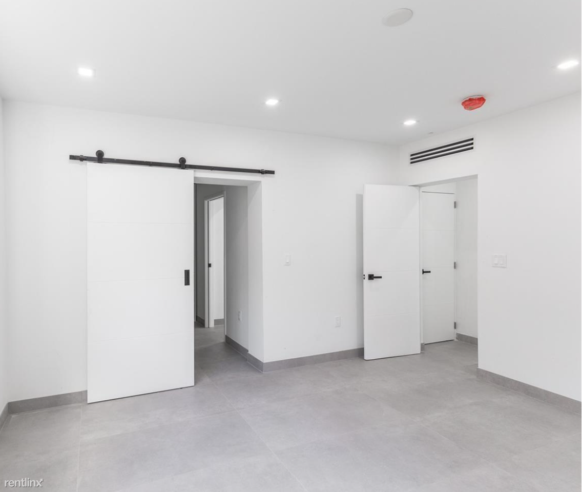 2453 Sw 23rd St - Photo 3 of 4