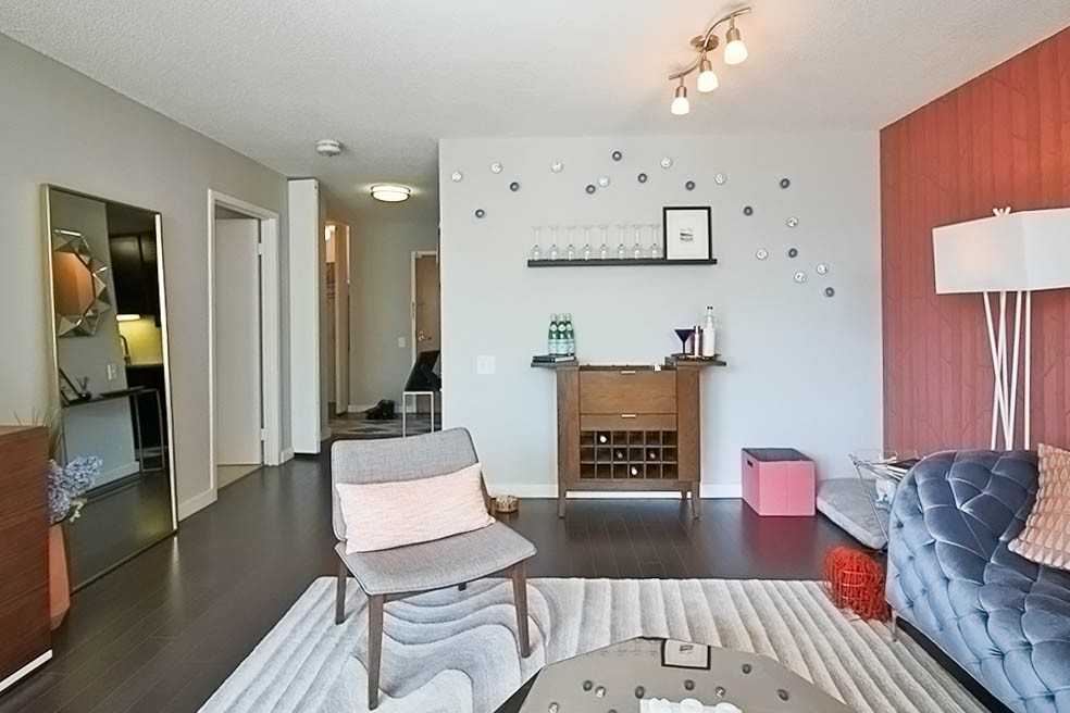 77 W Huron St #1-1 - Photo 3 of 18