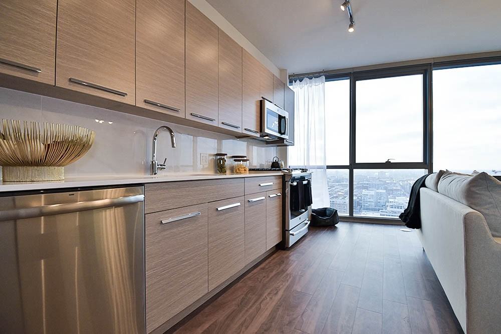 727 W Madison St - Photo 4 of 18