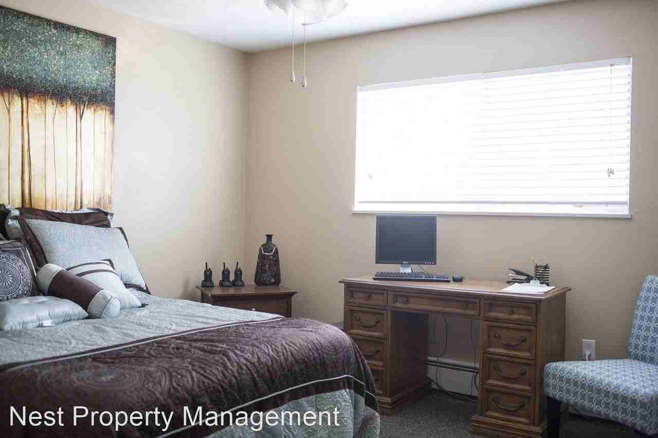 2034 9th St - Photo 3 of 8