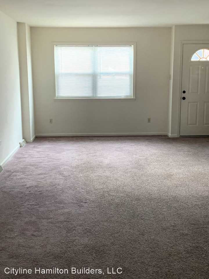 338 S Saint George St - Photo 2 of 11