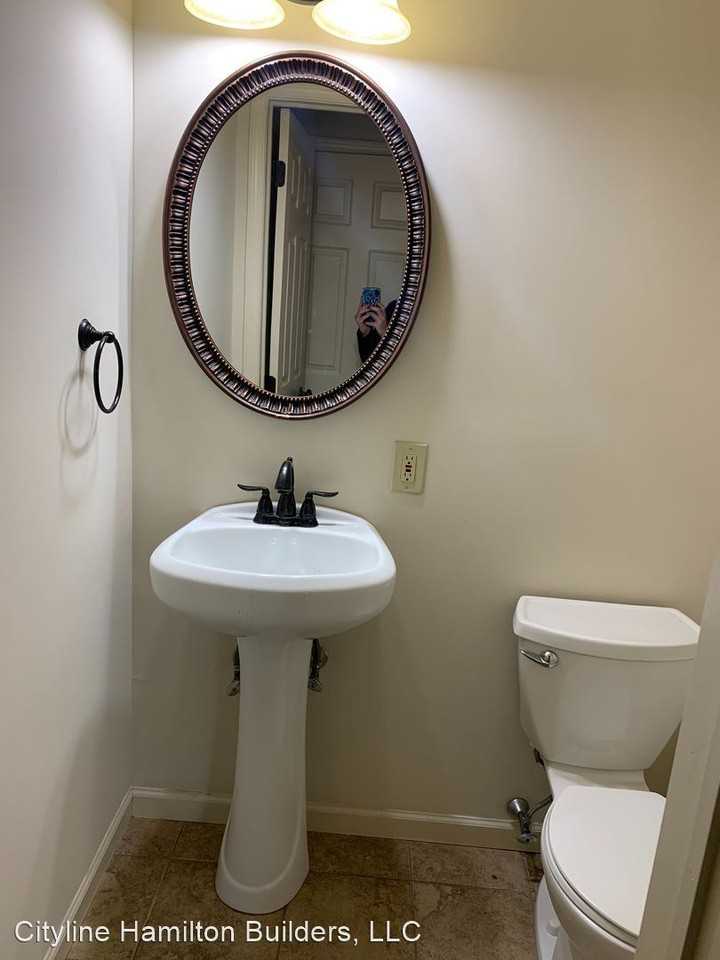 338 S Saint George St - Photo 3 of 11