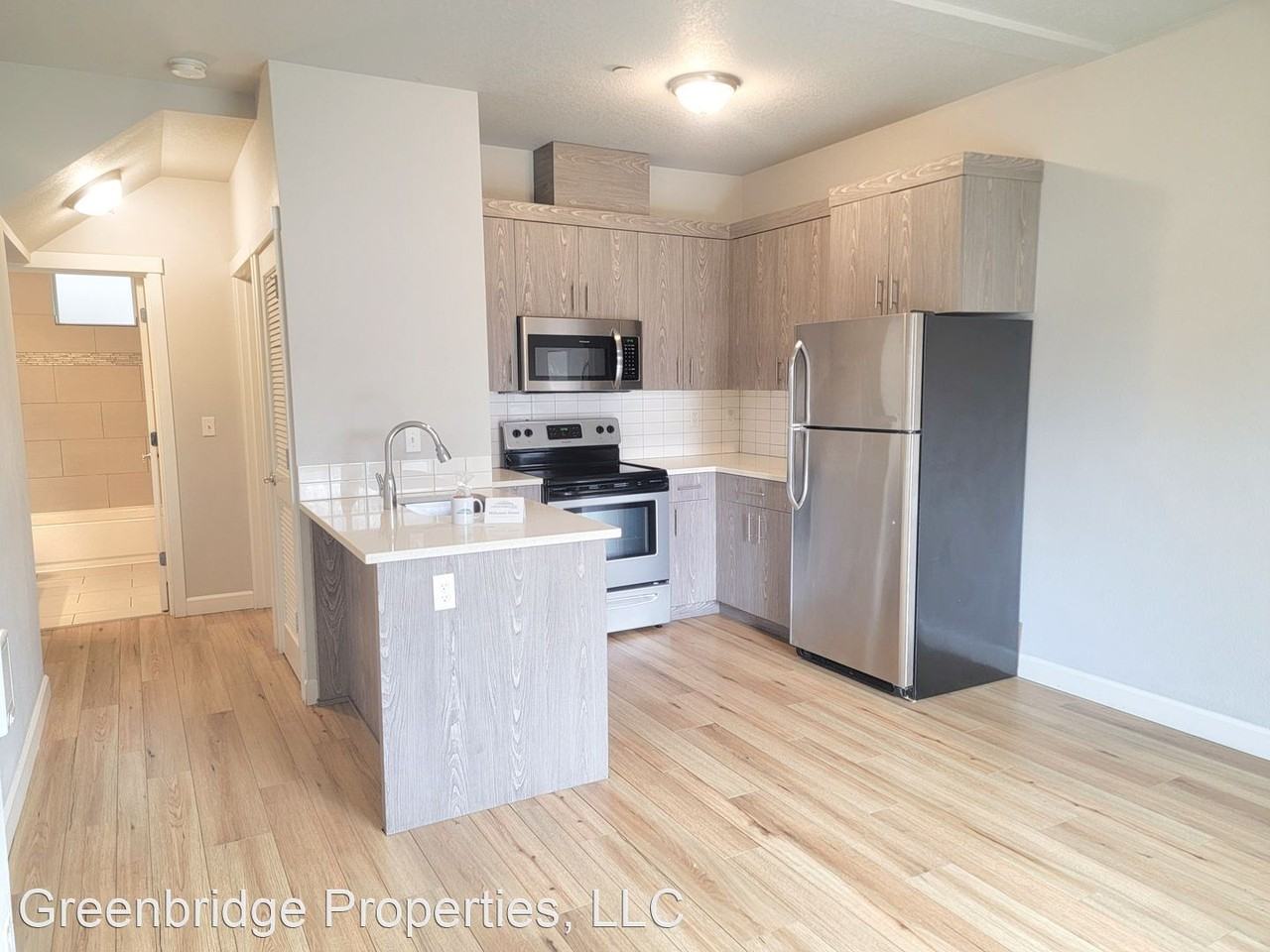 424 NE Stafford St - Photo 2 of 17