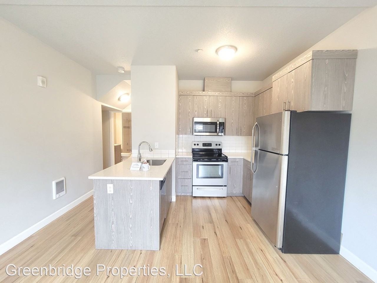 424 NE Stafford St - Photo 3 of 17