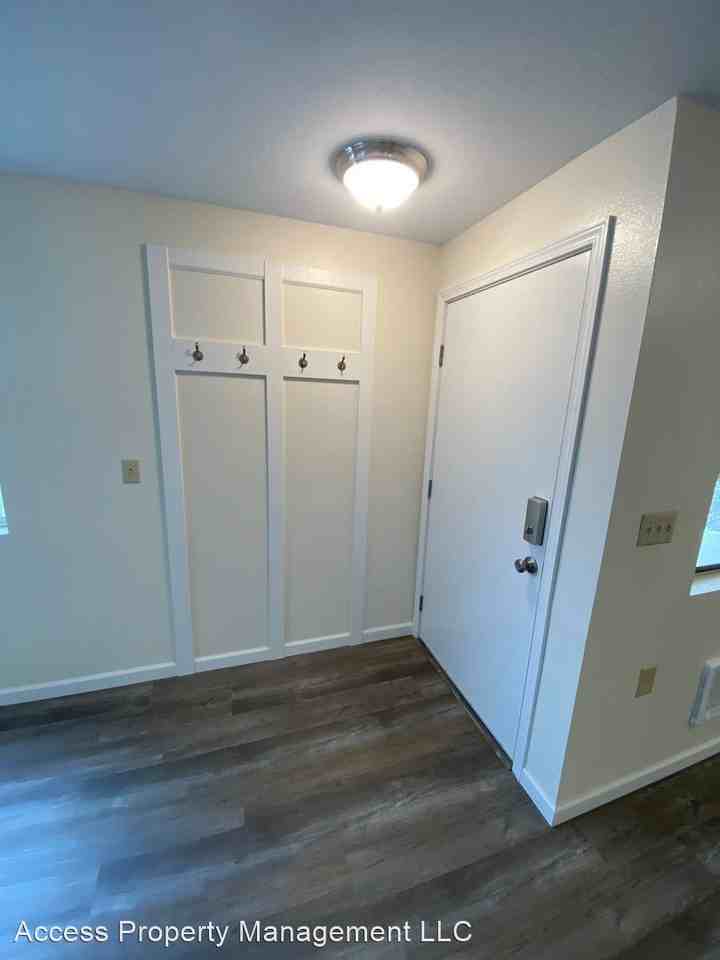 247 Lorraine  St - Photo 3 of 14