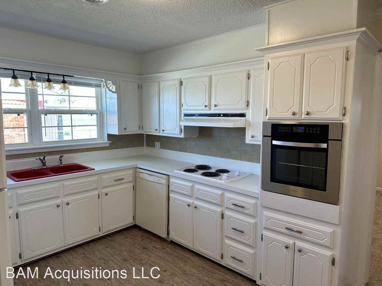 102 E 34th St - Photo 3 of 14