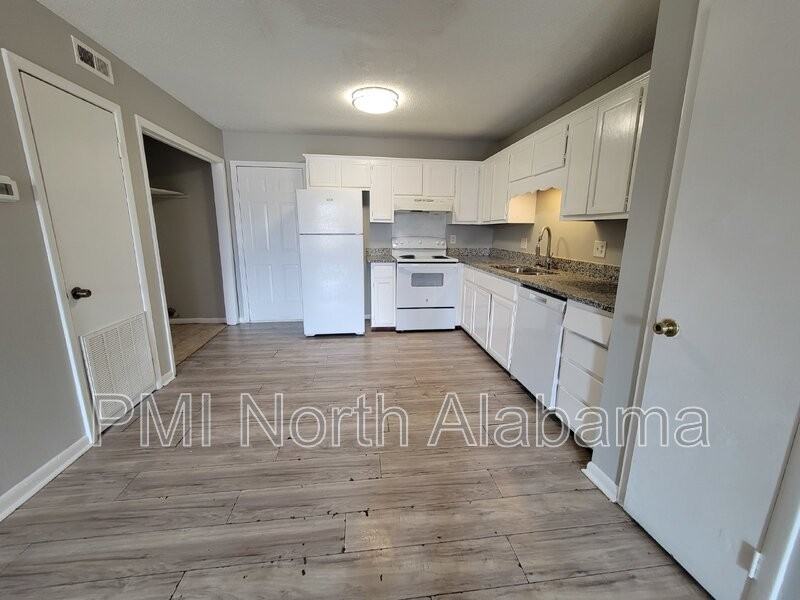 1818 Glenn St Sw #1 - Photo 3 of 9