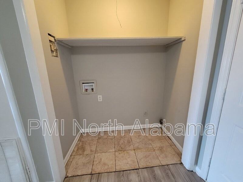 1818 Glenn St Sw #1 - Photo 4 of 9