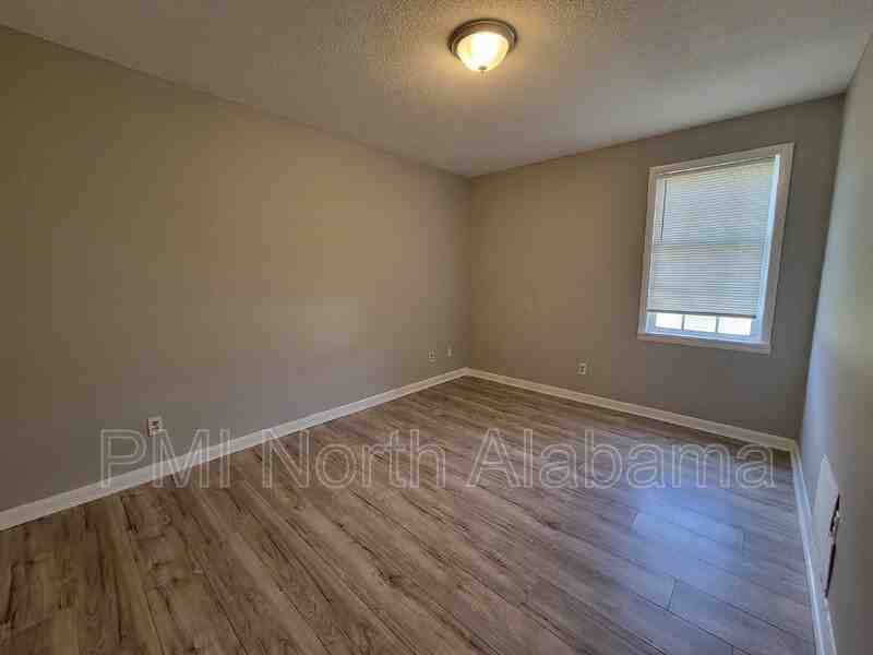 1818 Glenn St Sw #1 - Photo 6 of 9