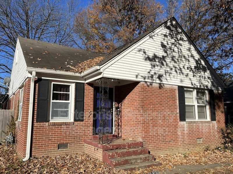 1037 Wingfield Rd - Photo 2 of 11