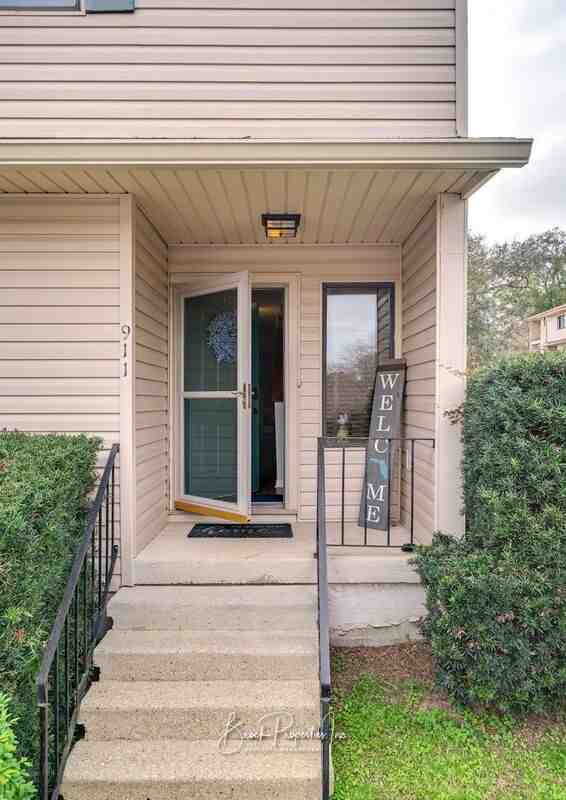 911 Brookside Ct - Photo 3 of 37