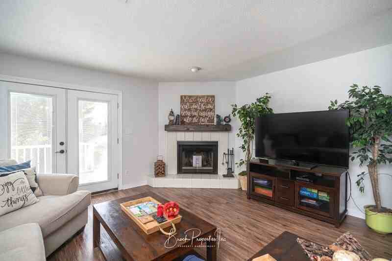 911 Brookside Ct - Photo 6 of 37