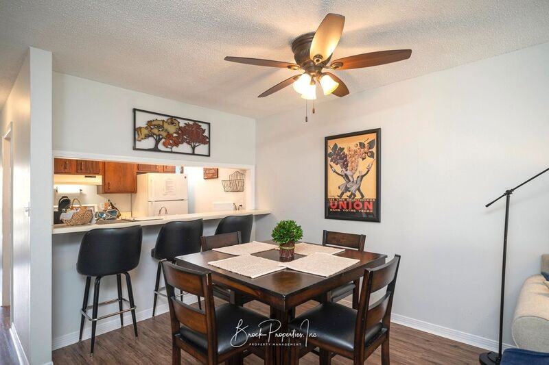 911 Brookside Ct - Photo 7 of 37