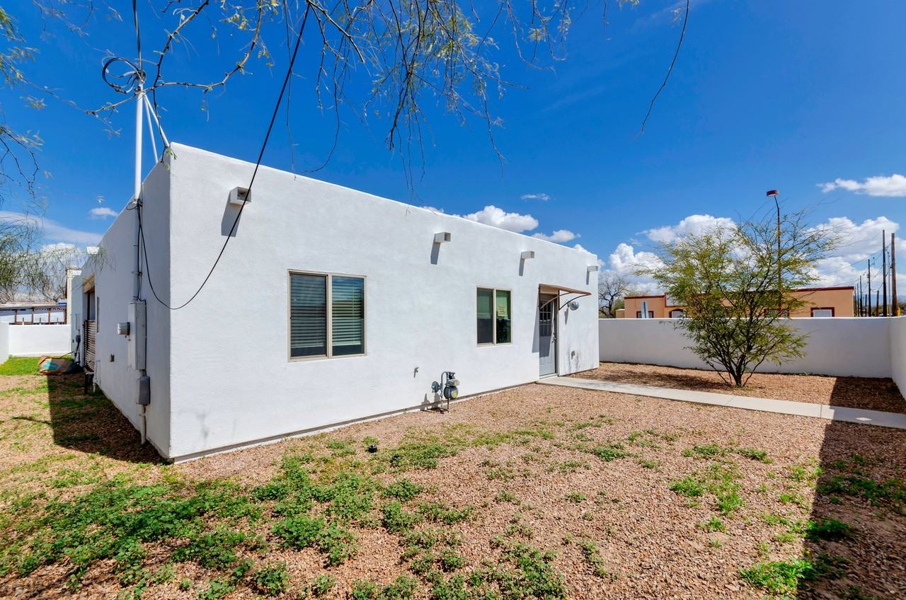 400 W 26th St #1 - Photo 2 of 11