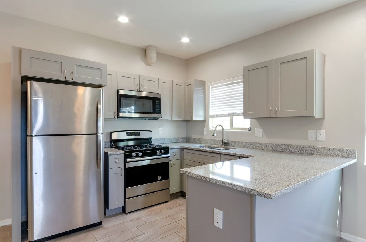 400 W 26th St #1 - Photo 3 of 11