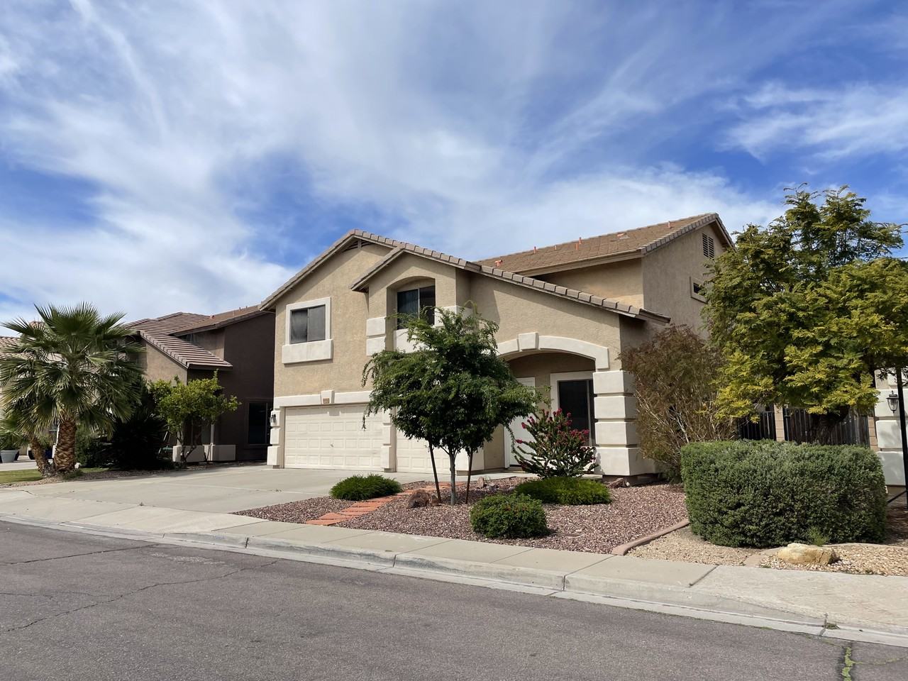 8976 W Clara Ln - Photo 3 of 44