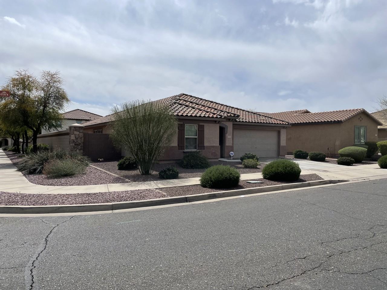 15715 W Shaw Butte Dr - Photo 2 of 35