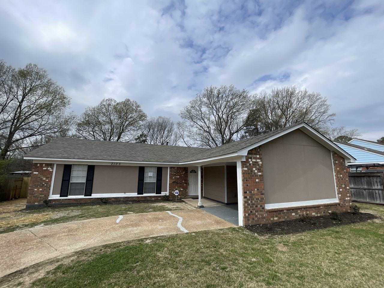 2105 Woodfield Park Rd - Photo 2 of 15