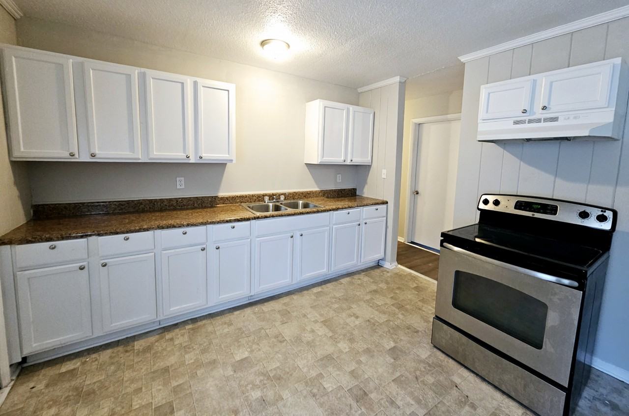 2501 Kendall Dr - Photo 2 of 12