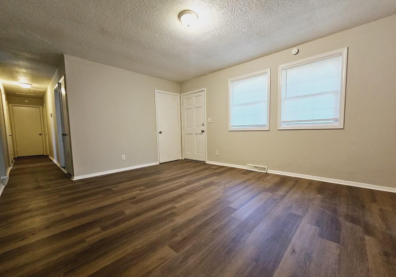 2501 Kendall Dr - Photo 3 of 12