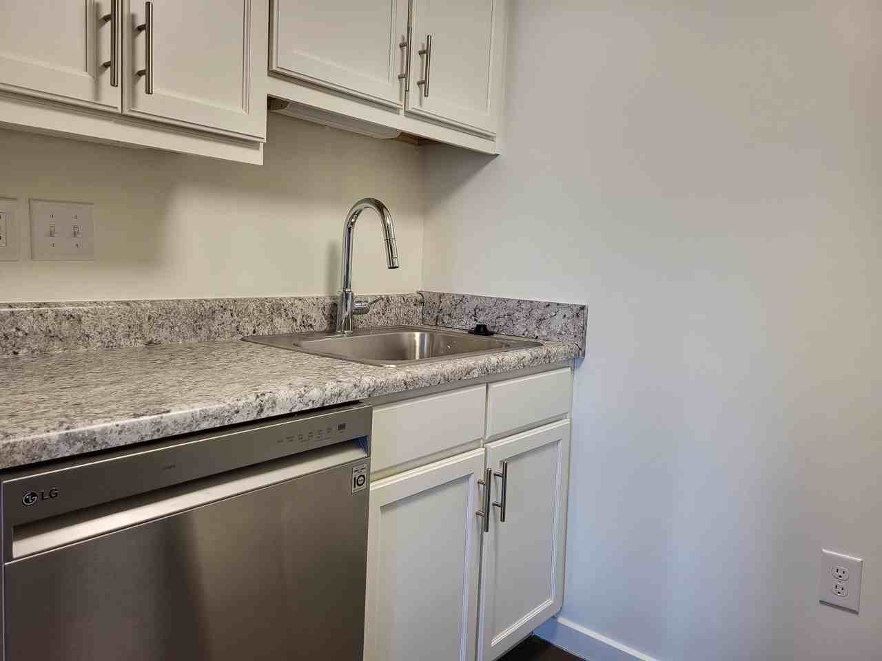 601 Orange Ave Ne #112 - Photo 4 of 15