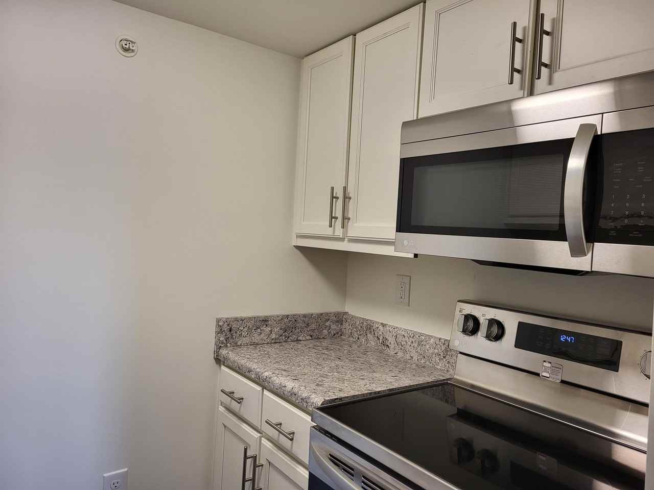 601 Orange Ave Ne - Photo 4 of 17