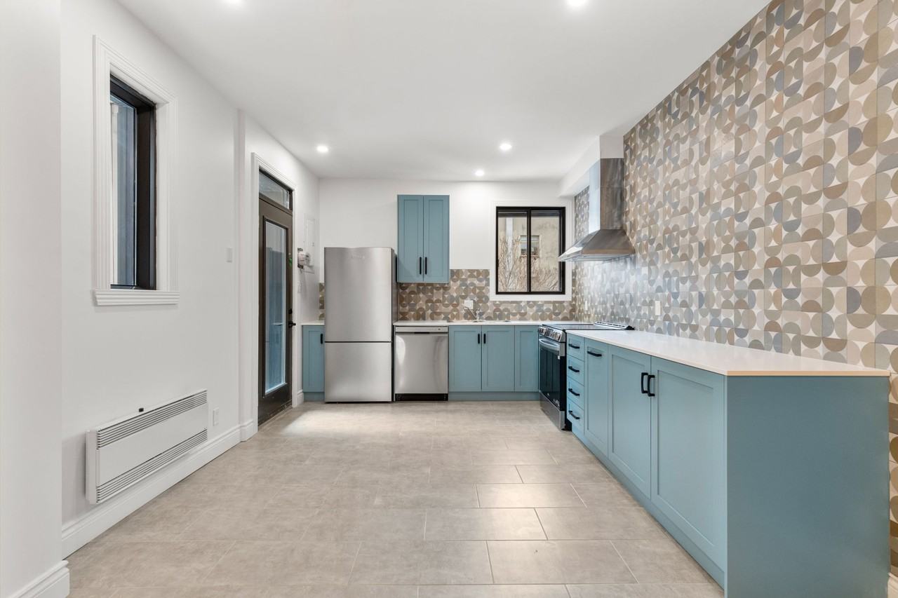 6970 Rue Saint-Dominique - Photo 2 of 14