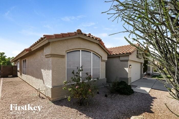 8949 W Tierra Buena Ln - Photo 2 of 15