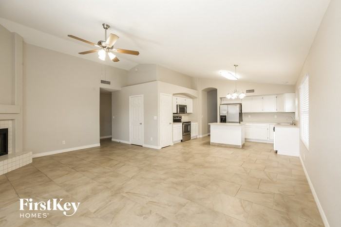 8949 W Tierra Buena Ln - Photo 3 of 15