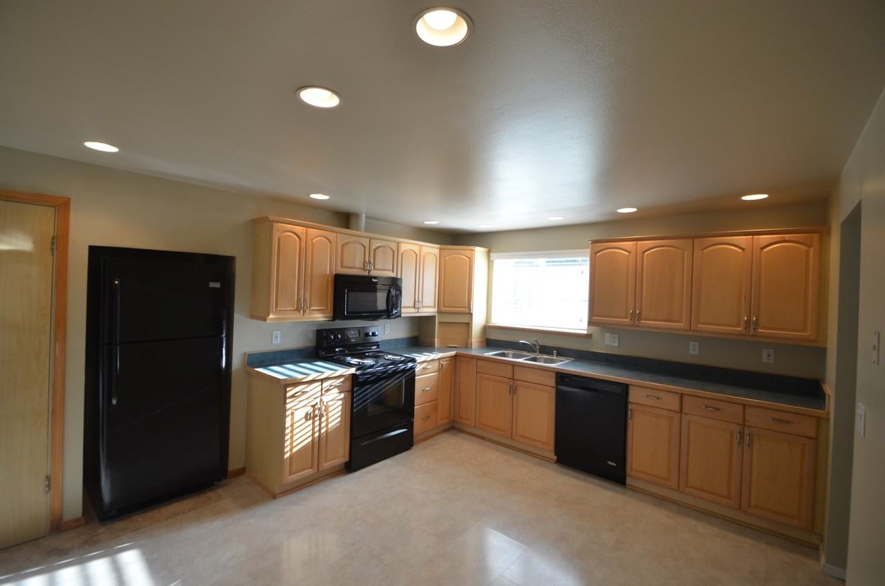 17415 SE 264th St - Photo 2 of 14