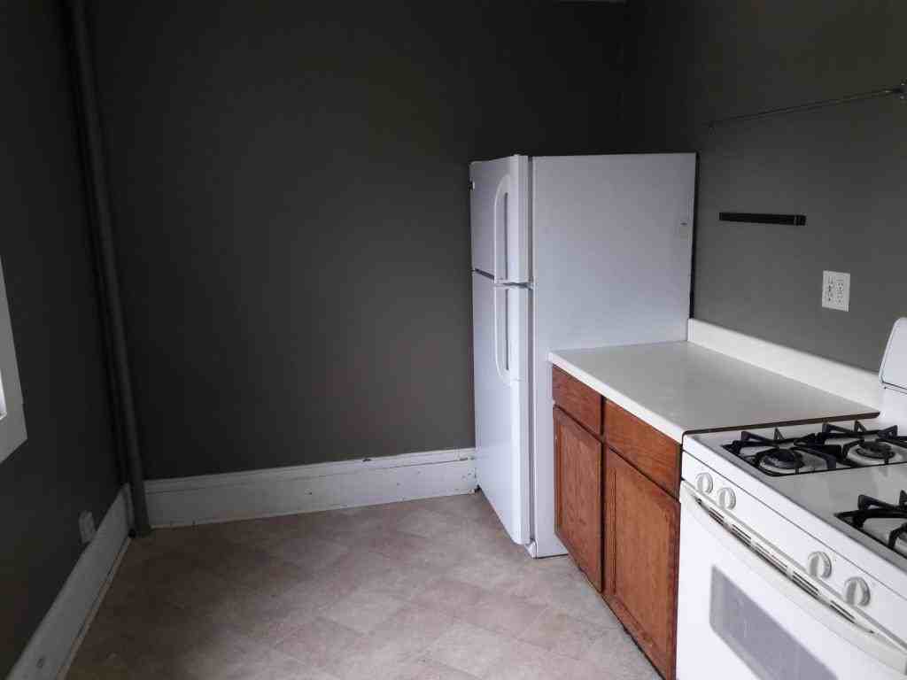 137 Cecil St Se - Photo 2 of 4