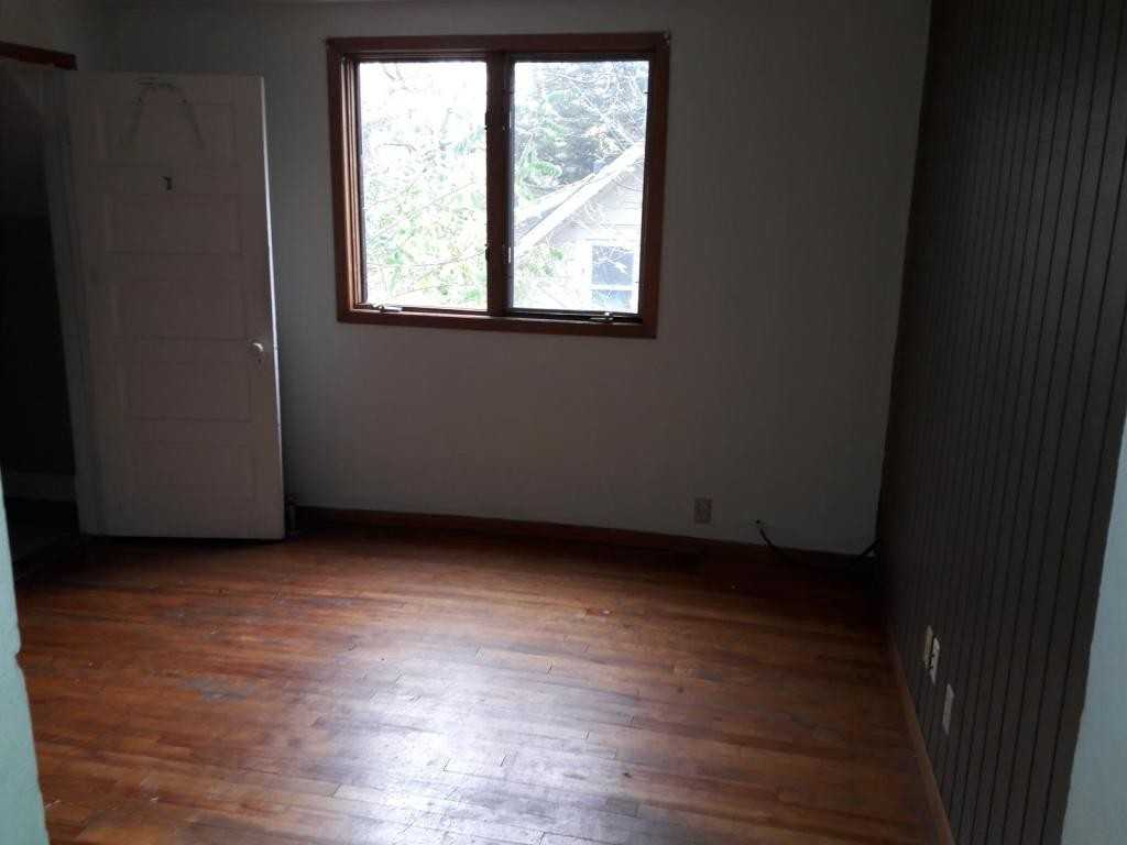 137 Cecil St Se - Photo 3 of 4