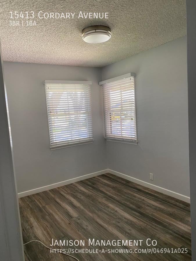 15413 Cordary Ave - Photo 3 of 27