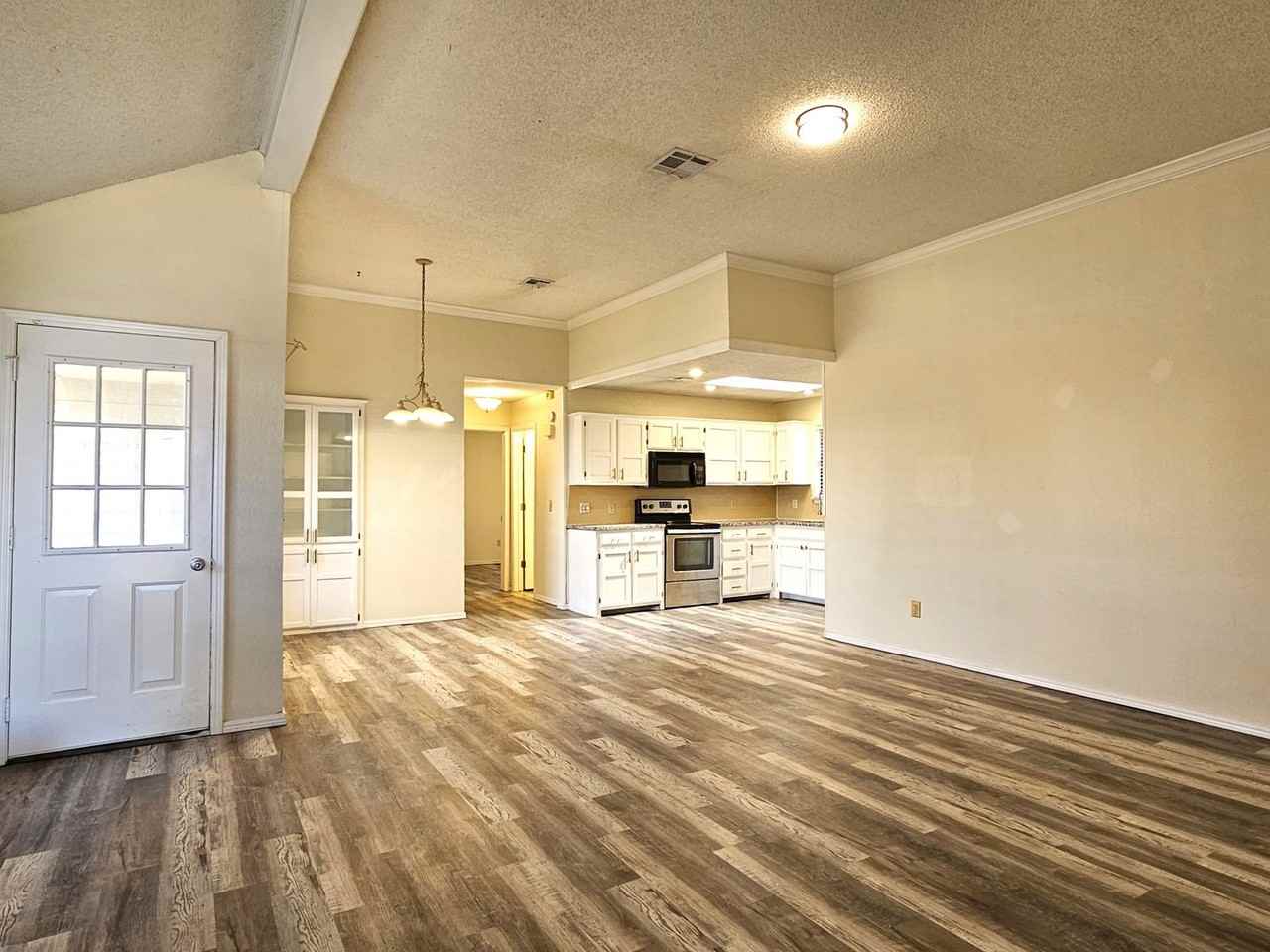 1213 Sw 128th St - Photo 2 of 20
