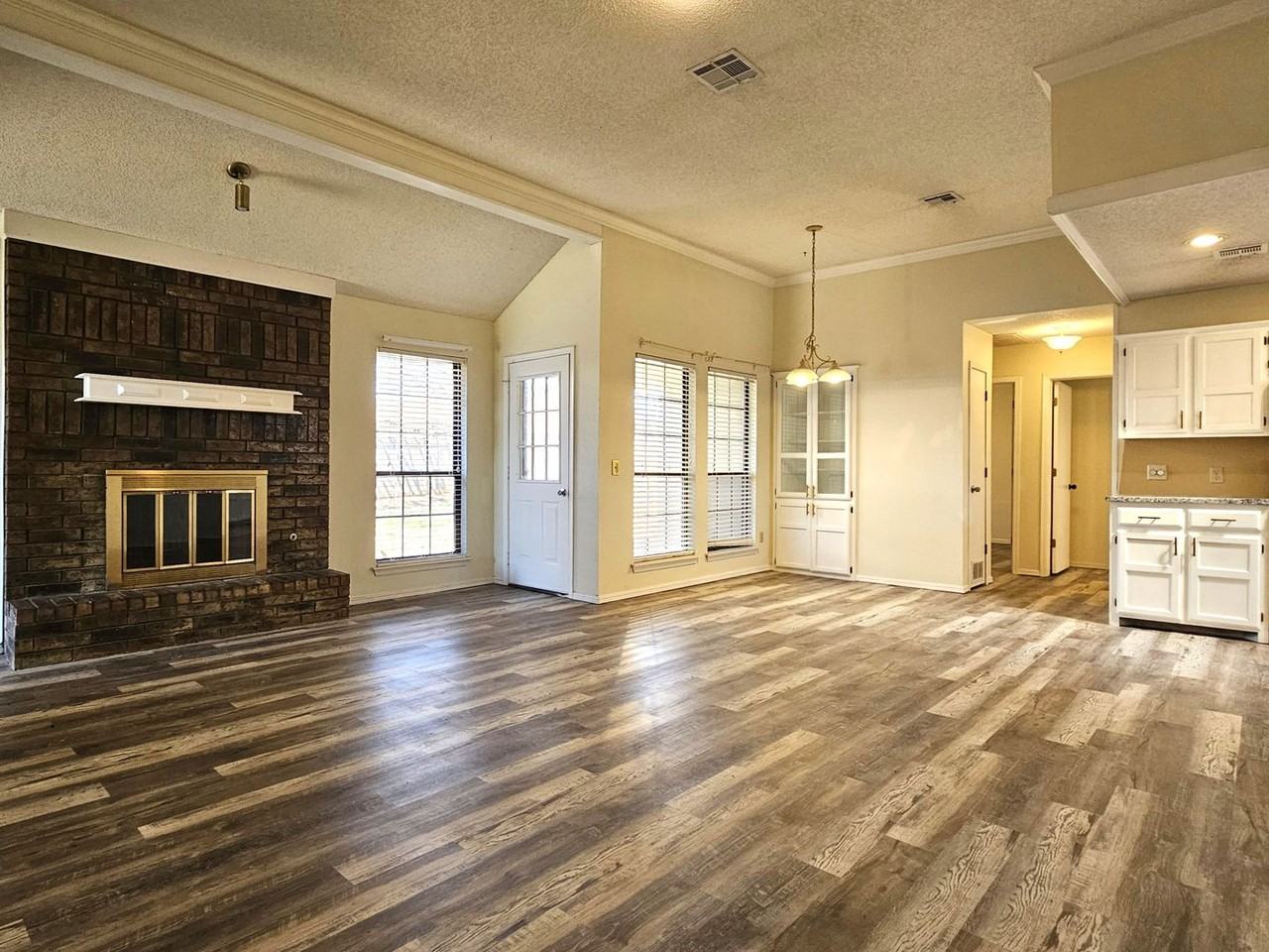 1213 Sw 128th St - Photo 3 of 20