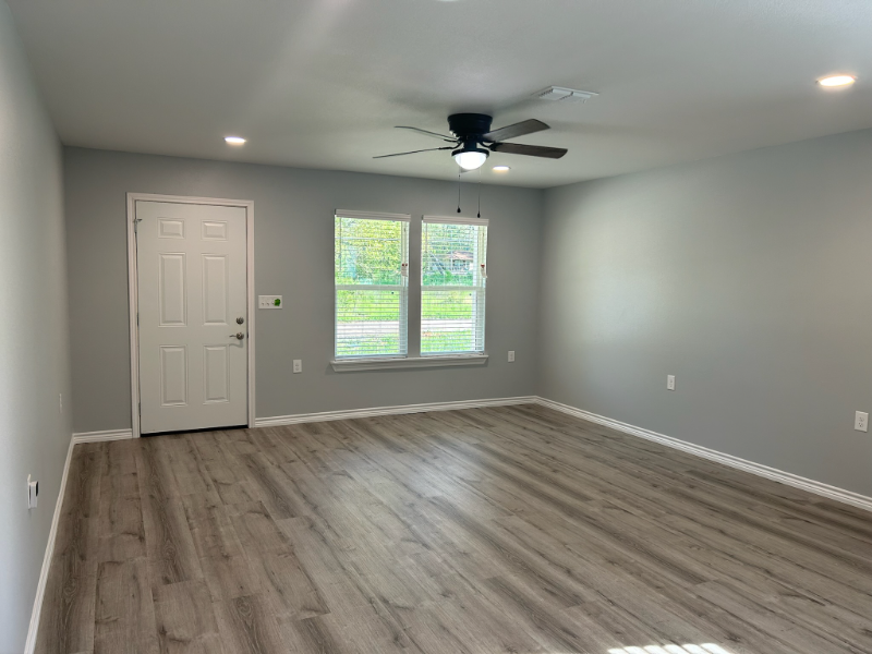 411 Godfrey St - Photo 2 of 11