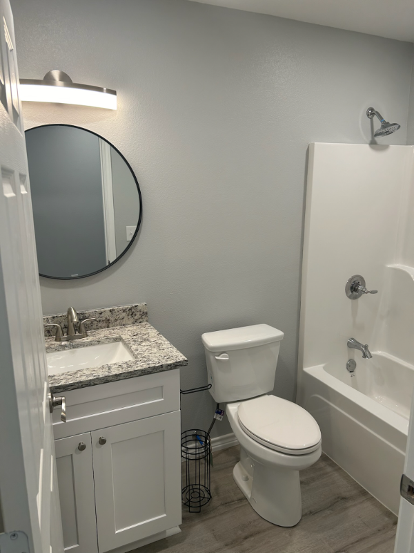 411 Godfrey St - Photo 4 of 11