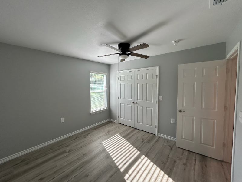 411 Godfrey St - Photo 5 of 11